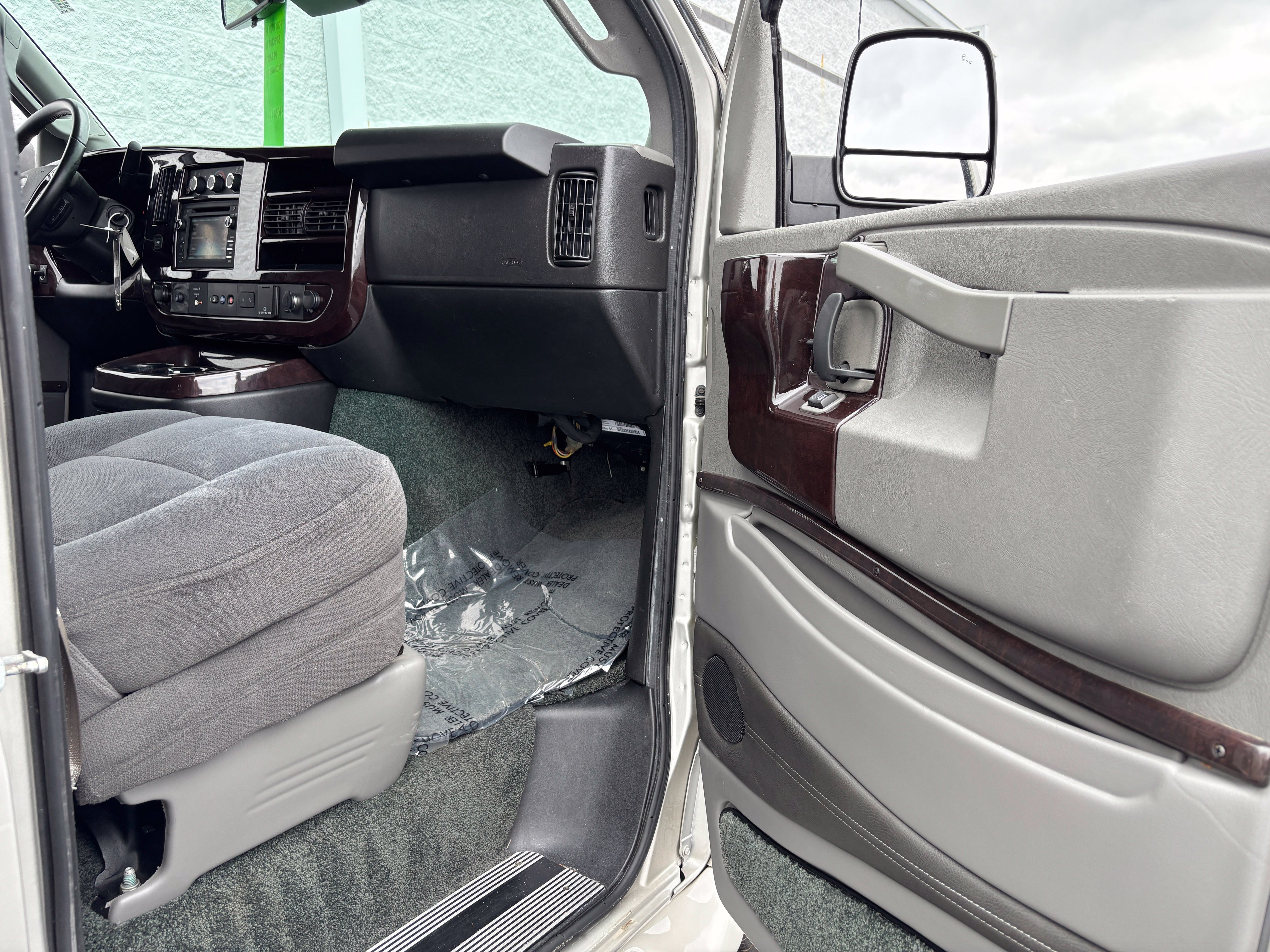 Used 2019 Chevrolet Express 2500 w/ Enhanced Convenience Package RWD image 19
