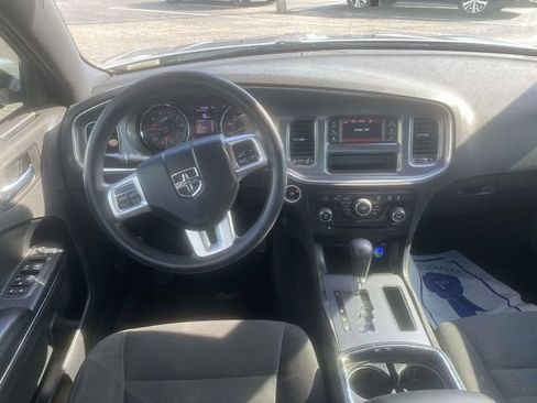 Used 2013 Dodge Charger SE RWD image 10