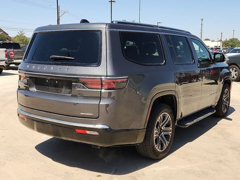 Used 2024 Jeep Wagoneer Series II w/ Flexible Seating Group AWD/4WD image 3