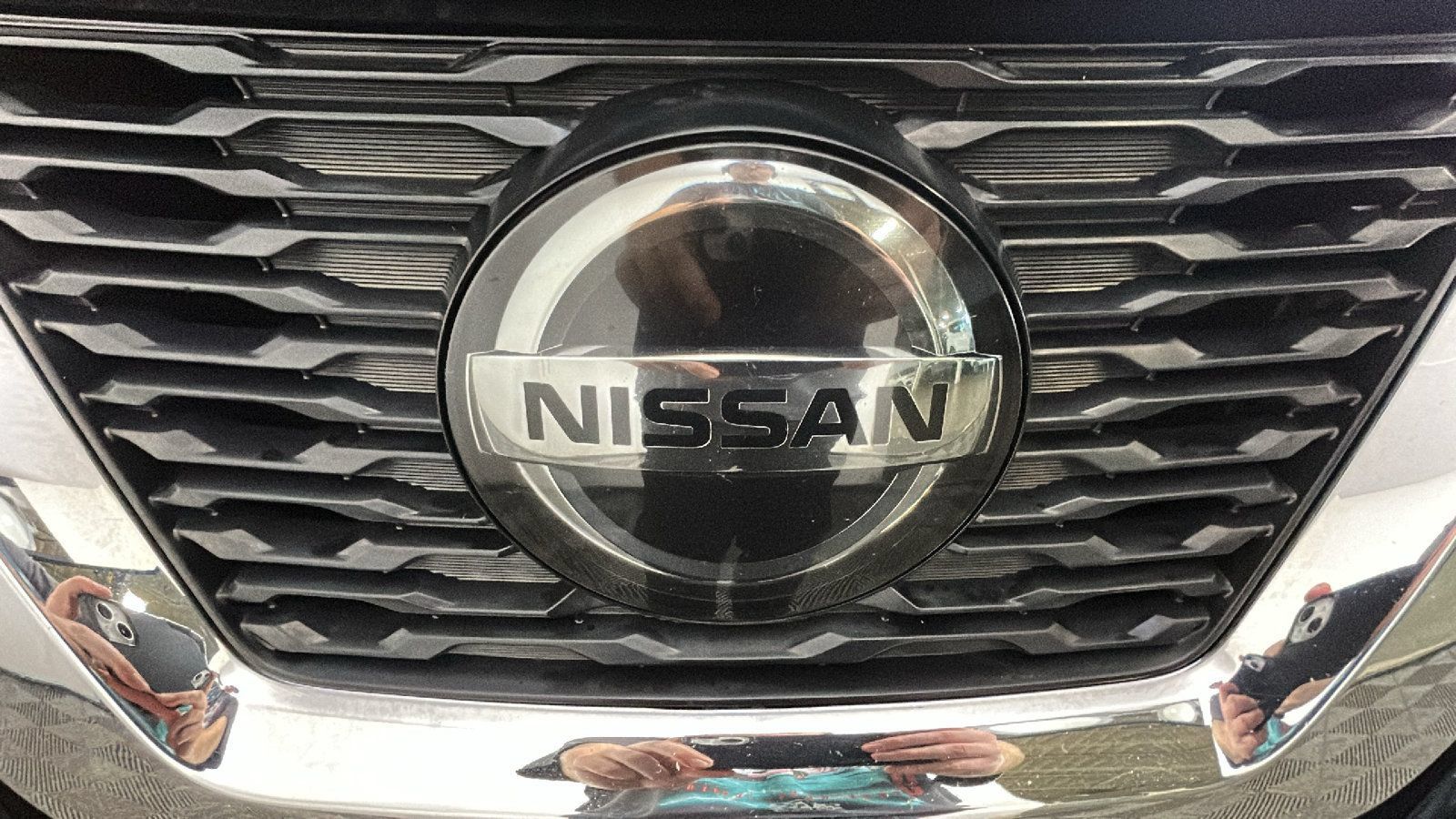 Used 2018 Nissan Rogue SV AWD/4WD image 9