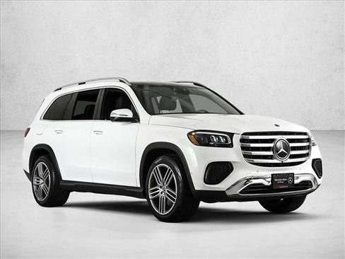 Used 2026 Mercedes-Benz GLS 450 4MATIC image 3