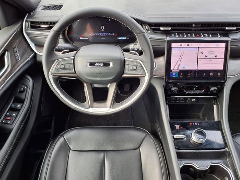 Used 2025 Jeep Grand Cherokee L Limited image 6