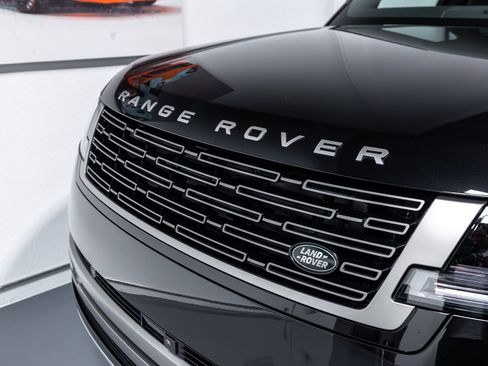 Used 2024 Land Rover Range Rover Long Wheelbase SE image 4