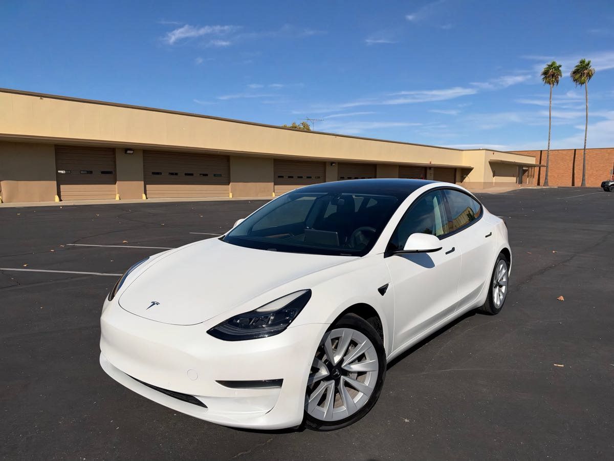 Used 2021 Tesla Model 3 Standard Range Plus RWD image 3