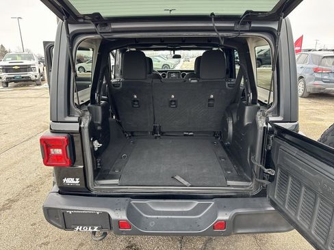 Used 2018 Jeep Wrangler Unlimited Sport S image 19