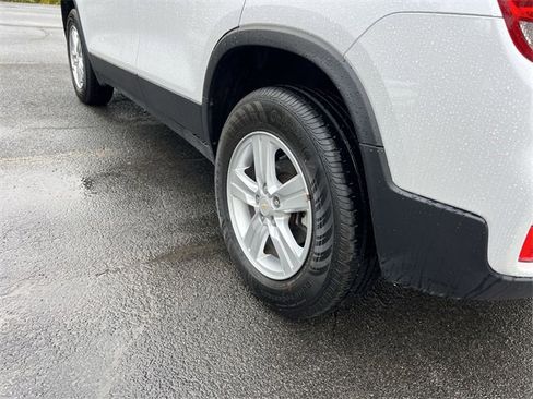 Used 2022 Chevrolet Trax LT w/ LT Convenience Package image 30