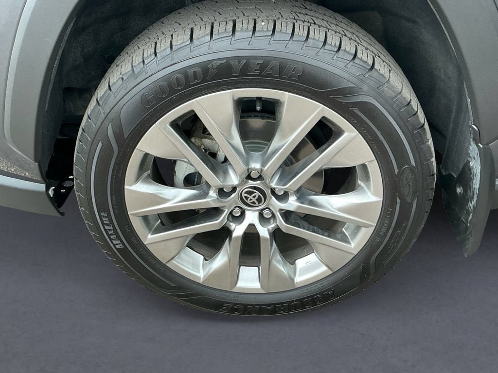 Used 2021 Toyota RAV4 Limited AWD/4WD image 9