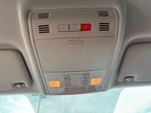 Used 2022 Volkswagen Taos SE FWD image 19