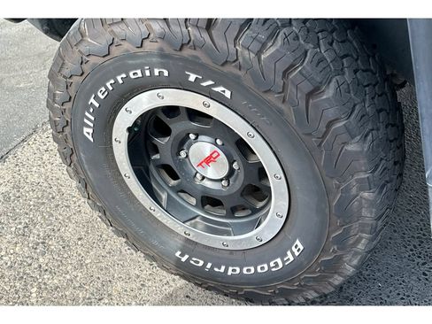 Used 2013 Toyota FJ Cruiser 4WD w/ Upgrade Pkg image 4