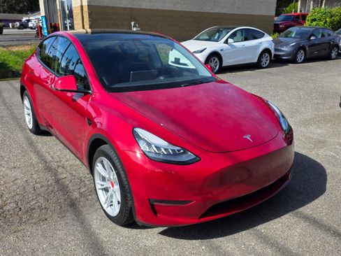 Used 2020 Tesla Model Y Long Range AWD/4WD image 2
