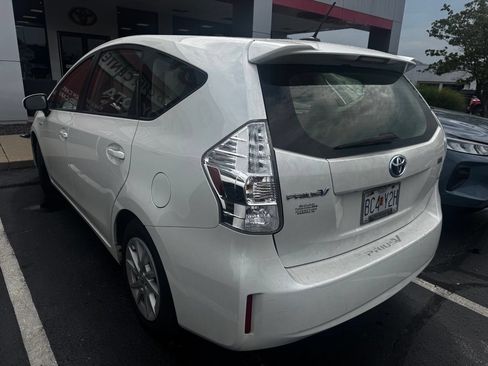 Used 2012 Toyota Prius V Three w/ Preferred Accessory Pkg FWD image 6