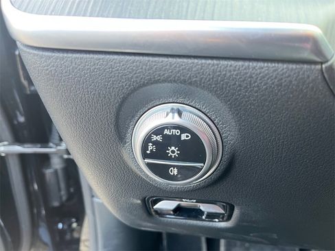 Certified 2025 Mercedes-Benz C 300 4MATIC Sedan image 22