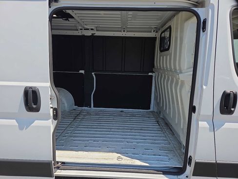 Used 2025 RAM ProMaster 2500 w/ Convenience Group FWD image 26