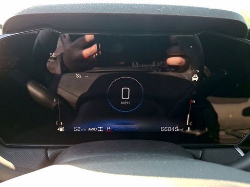 Used 2024 Chevrolet TrailBlazer LT w/ LT Cold Weather Package AWD/4WD image 13