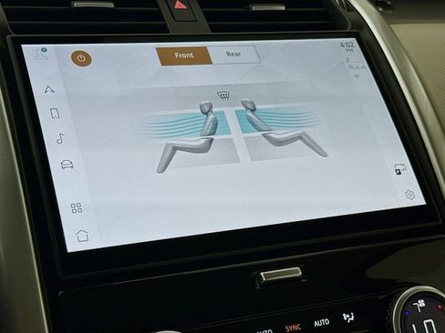 Certified 2025 Land Rover Discovery Dynamic SE image 18