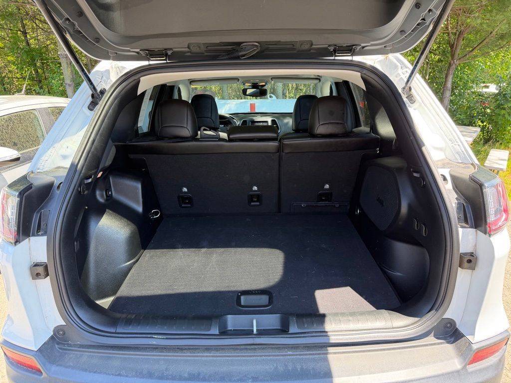 Used 2022 Jeep Cherokee Latitude w/ Sun & Sound Group AWD/4WD image 12