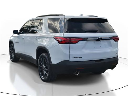Used 2022 Chevrolet Traverse RS image 3