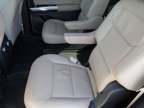 Used 2022 Ford Explorer Limited w/ Equipment Group 301A image 28