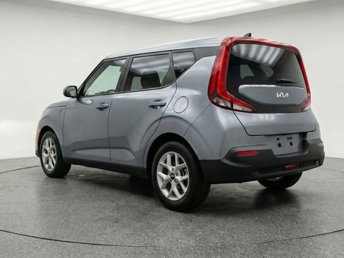 Used 2025 Kia Soul LX w/ LX Technology Package FWD image 6