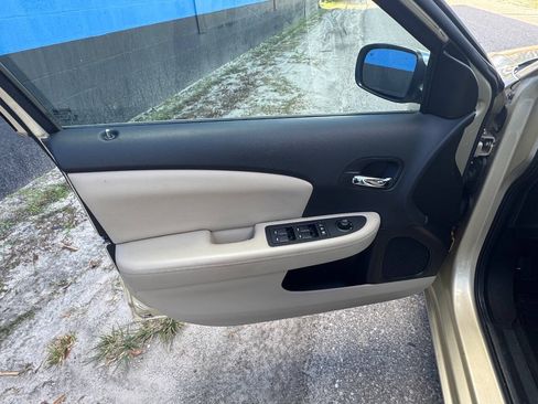 Used 2011 Chrysler 200 Limited FWD image 19