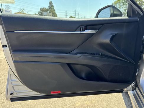 Used 2022 Toyota Camry SE image 18