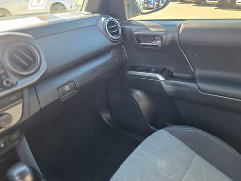 Used 2022 Toyota Tacoma TRD Off-Road image 35