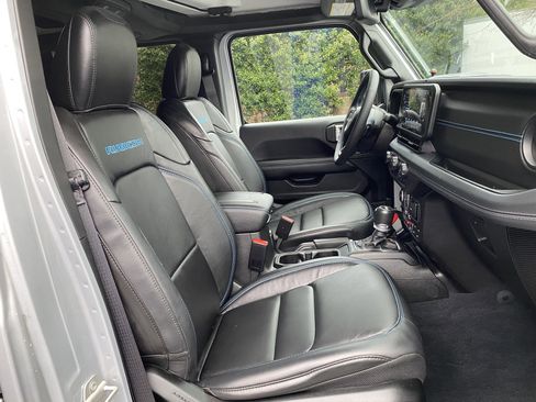 Used 2024 Jeep Wrangler Unlimited Rubicon 4xe image 35