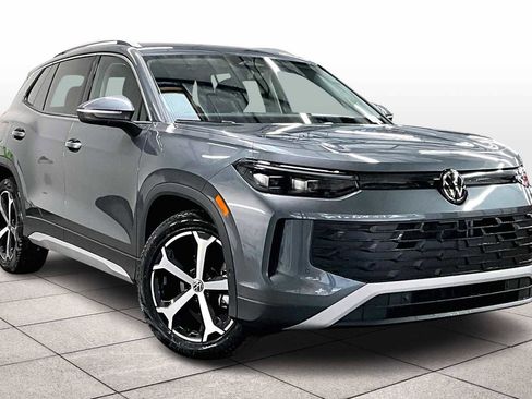 New 2026 Volkswagen Tiguan SE image 2