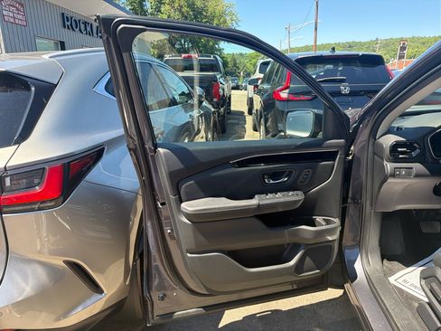 Used 2023 Honda Pilot Touring image 16