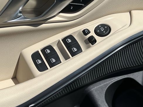 Used 2026 BMW 330i xDrive Sedan w/ Premium Package image 19