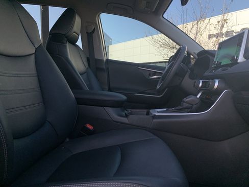 Used 2020 Toyota RAV4 Limited image 35