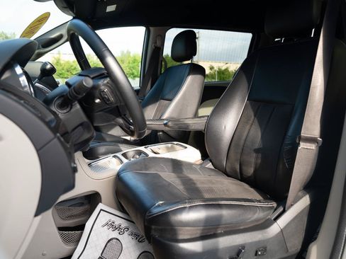 Used 2019 Dodge Grand Caravan SXT FWD image 21