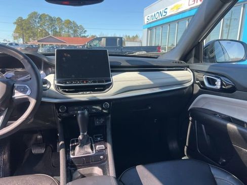 Used 2025 Jeep Compass Limited image 25