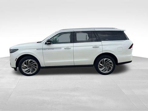 New 2027 Lincoln Navigator Reserve AWD/4WD image 3