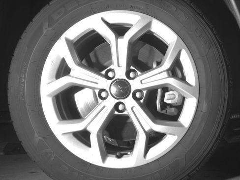 Used 2025 Jeep Compass Latitude image 13