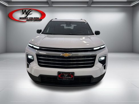 Used 2026 Chevrolet Traverse LT FWD image 2