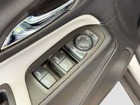 Used 2023 Chevrolet Equinox LS FWD image 18
