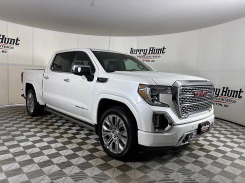 Used 2022 GMC Sierra 1500 Denali w/ Denali Premium Package AWD/4WD image 3