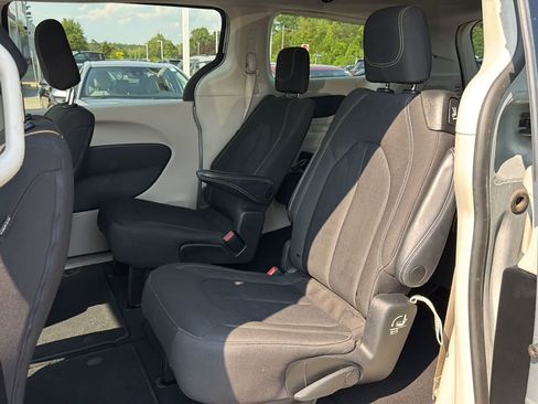 Used 2023 Chrysler Voyager LX FWD image 16