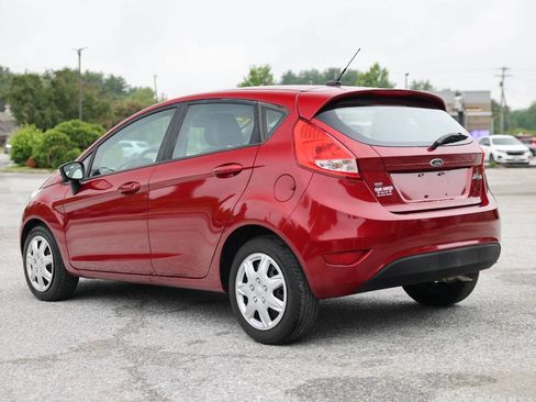 Used 2013 Ford Fiesta SE FWD image 3