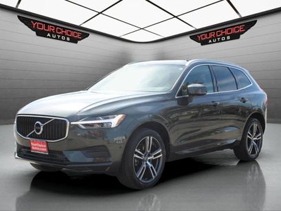 Used 2019 Volvo XC60 T5 Momentum w/ Multimedia Package