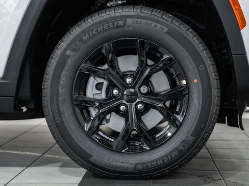 New 2025 Jeep Grand Cherokee L Altitude image 15