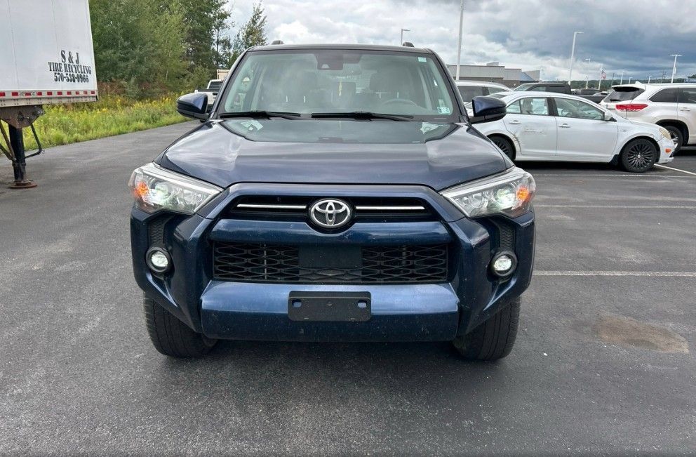 Used 2023 Toyota 4Runner SR5 AWD/4WD image 2
