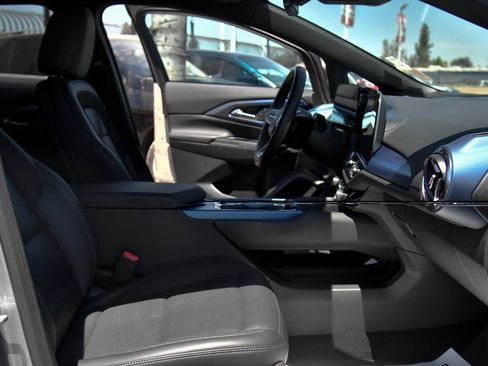 Used 2025 Chevrolet Equinox EV LT FWD image 53