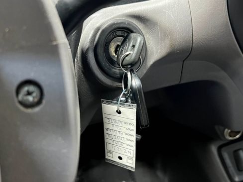 Used 2006 Toyota Sequoia SR5 AWD/4WD image 18