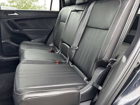 Used 2022 Volkswagen Tiguan SE R-Line AWD/4WD image 18