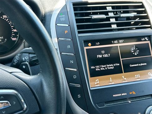 Used 2017 Lincoln MKC Premiere image 16