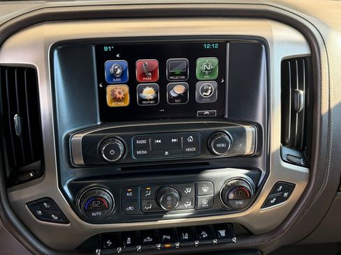Used 2018 GMC Sierra 2500 Denali w/ Duramax Plus Package AWD/4WD image 12