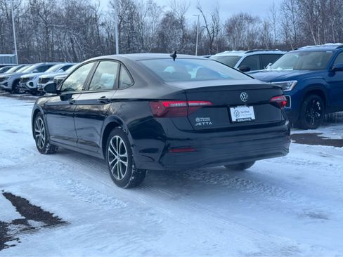 Used 2024 Volkswagen Jetta Sport image 3