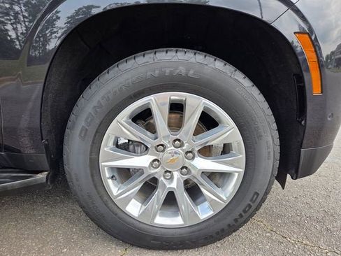 Used 2025 Chevrolet Suburban Premier AWD/4WD image 24